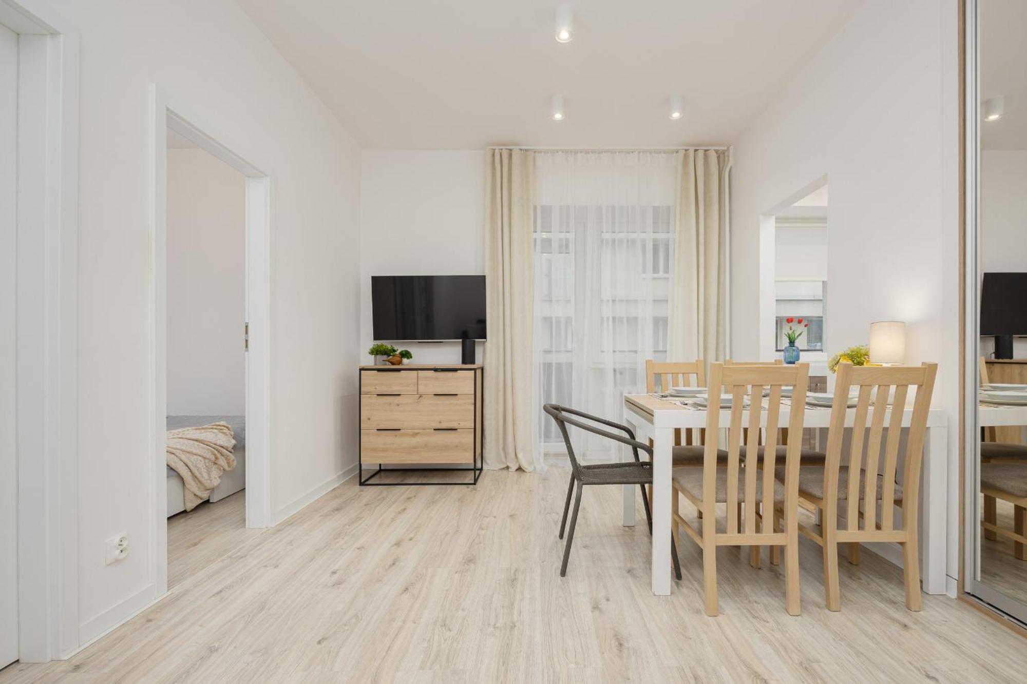 Bright In Center With Two Bedrooms And Balcony By Renters Apartament *